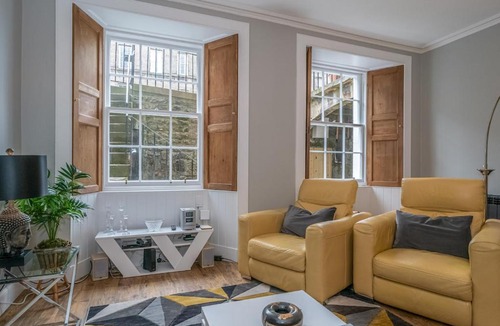 New Town House | Pass the Keys Superb 3Beds House in Chic area of the City Centre