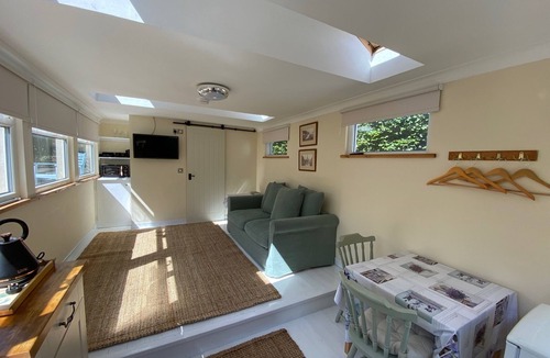 Kilrenny Apartment | Peaceful studio, quirky and unique in a large garden. near beaches,golf courses.