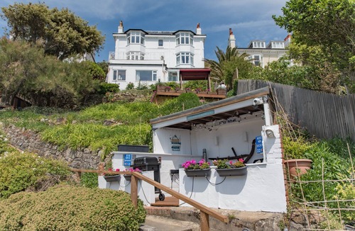 Folkestone Cabin | Pebbles by Bloom Stays - sleeps 2 with the most amazing sea views!