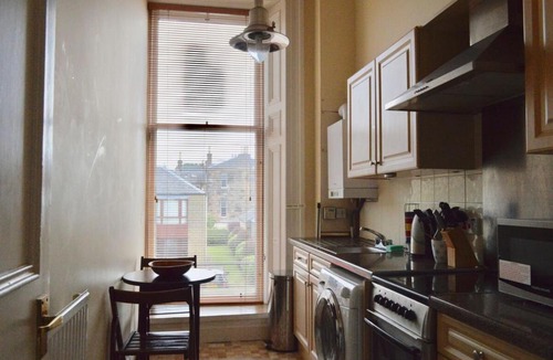 Newington Apartment | Period Flat With Parking and Arthur's Seat Views