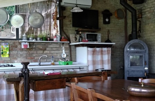 Monteciccardo Villa | PesaroUrbino farmhouse villa with saltwater pool sea view. T. Vendrosella