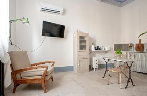 Livorno Apartment | Piéce en rose