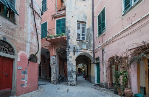 Borgo Antico Apartment | Picabon Apartment with AC and Balcony