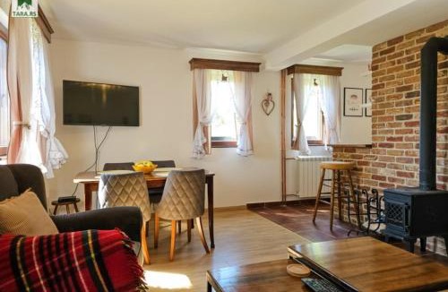 Kremna Apartment | Planinska kuća Sević