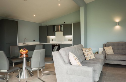 Enniskillen Cabin | Platinum Lakeside Lodge at Mullans Bay
