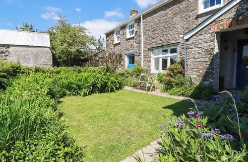Veryan Cottage | POLCREEK FARMHOUSE, pet friendly, with open fire in Veryan