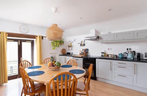 Treen House | Porthcurno Barns, The Big Barn - Spacious & cosy cottage, walk to Porthcurno beach, Pedn Vouder & Minack Theatre