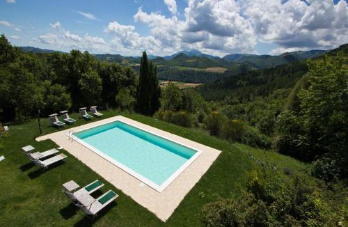 Acqualagna House | Pretty Holiday Home in Acqualagna with Swimming Pool