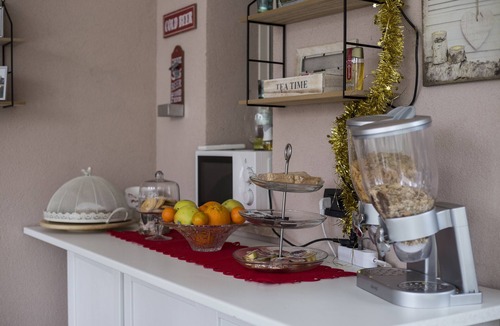 Portese House | PRETTY PORTION OF INDEPENDENT VILLA A FEW STEPS FROM THE LAKE Free Wifi