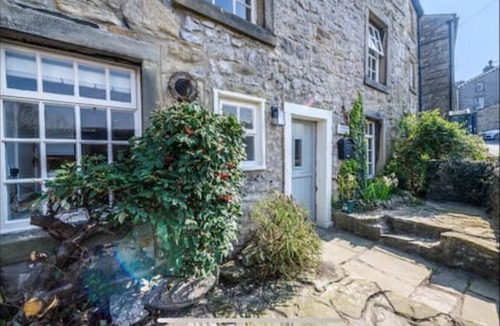 Settle Cottage | Primrose Cottage with Log Burner (Dog Friendly)