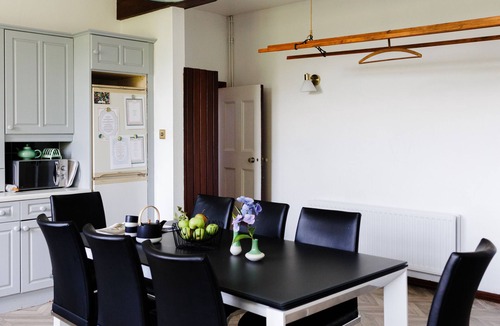 Craigavon House | Private 4 bedroom wing in Georgian Linen House w/modern twist (Pet Friendly)