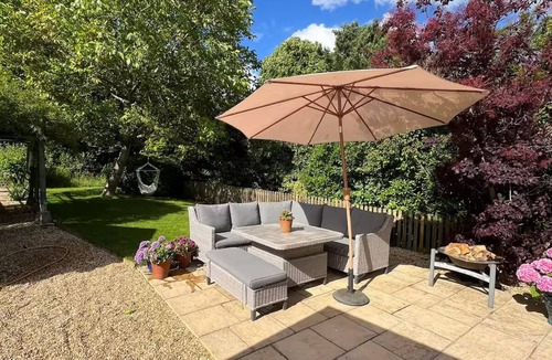 Bromham Cabin | Private Cabin near Bath & Longleat with hot tub for relaxing getaway