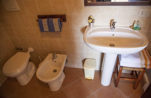 Loro Piceno Resort | Private room ∙ 4 guests