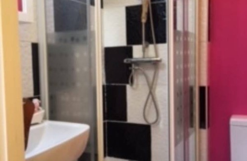 Uckfield Resort | Private room ∙ 1 guest