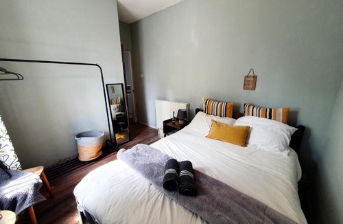 Dunblane House | Private Room in Beautiful Village