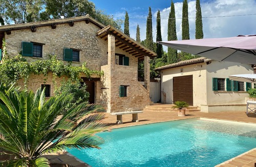 Montefalco Villa | Private Villa in Umbria near Historic Montefalco w Free Wifi & Summer Pool