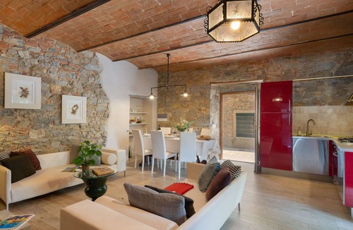 Pergine Valdarno Villa | Private Villa with A/C, WIFI, private pool, TV, patio, pets allowed, panoramic view, close to Arezzo