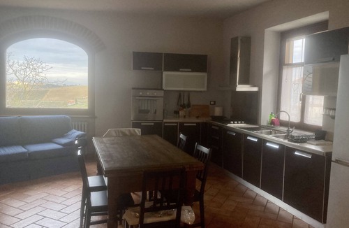 Monforte d'Alba House | Quiet little house with a view in the center of the village