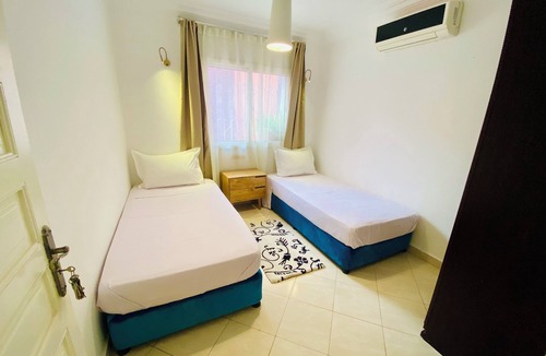 Mouassine Apartment | Quiet modern apartment in Guéliz with parking and wifi