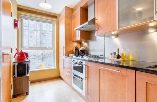 Old Town Apartment | Quirky 1 Bedroom Apartment next to Holyrood Palace