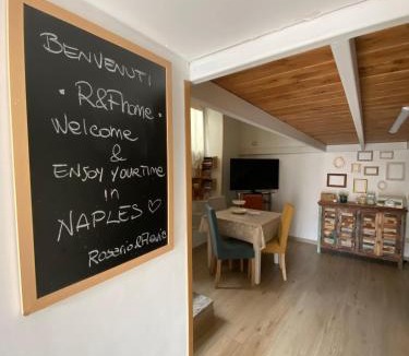 Naples Apartment | R&F HOME Appartamento a 50MT dalla Metro
