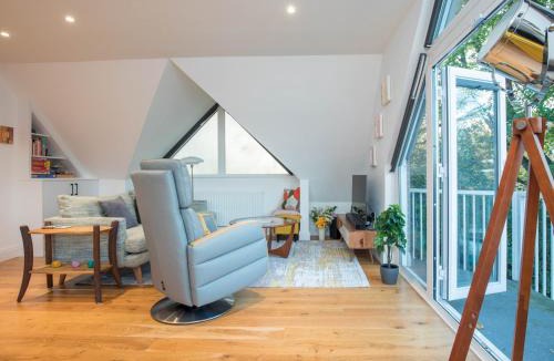 Windsor City Centre Apartment | Radiant Penthouse on the Banks of the Thames