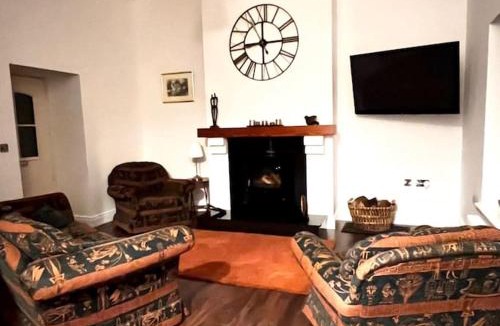Enniskillen House | Rectory Cottage. Close to Enniskillen and lakes.