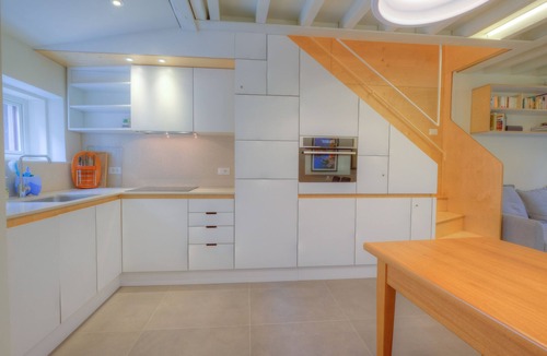 Cannaregio Apartment | Redecorated in '24 ideally located by a canal w/private courtyard and Fast WIFI