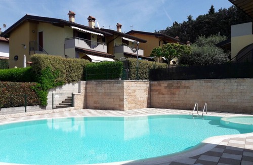 Cola Apartment | Regarda - cozy apartment L'Archetto with private garden, WiFi, pool