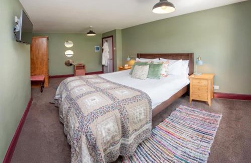 Newton Aycliffe House | Relaxing Cottage Escape - Pub - Fire - King Size Bed