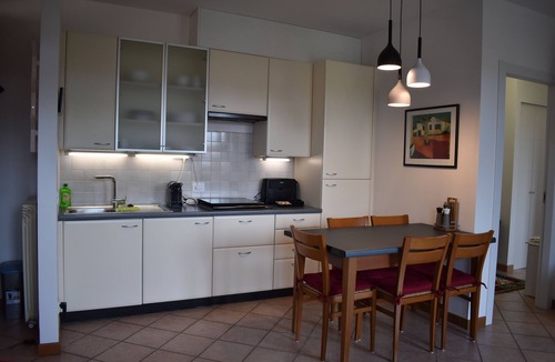 Cola Apartment | Renovierte Wohnung/Pool/TV/Wlan/Garage/Familiy Friendly