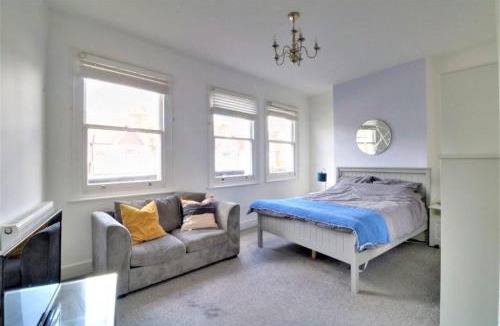 Southfields Apartment | Replingham Road Apartment