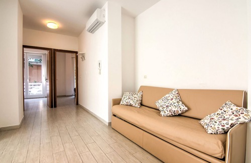 Torre Pedrera Apartment | Residence with swimming pool nearby the sea.