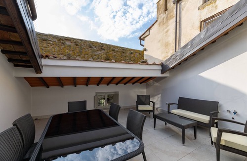 Castiglion Fiorentino Apartment | Residenza di Lucia in city center with private terrace