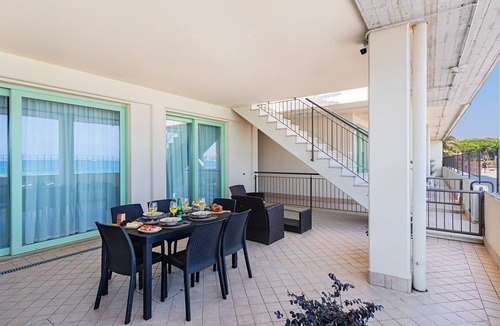 Desenzano del Garda Apartment | Residenza Miralago with pool - One-bedroom with terrace