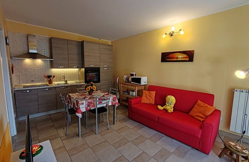 Pallanza Apartment | Residenza Silvana - Apt. B- Garden in Suna with parking, Wifi and A/C