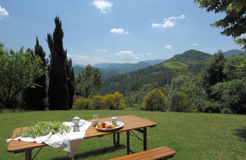 Acqualagna House | Restful Holiday Home in Acqualagna with Swimming Pool