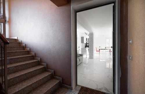 Sarnico Apartment | Rifugio Elegante a due passi dal Lago - Free Wifi Giardino e AC