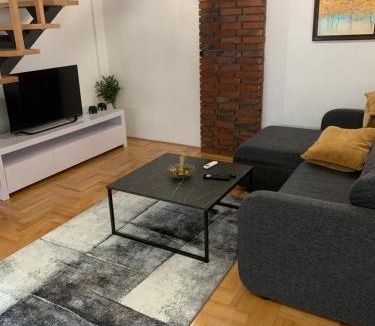 City Center Apartment | Riverside apartment with private parking