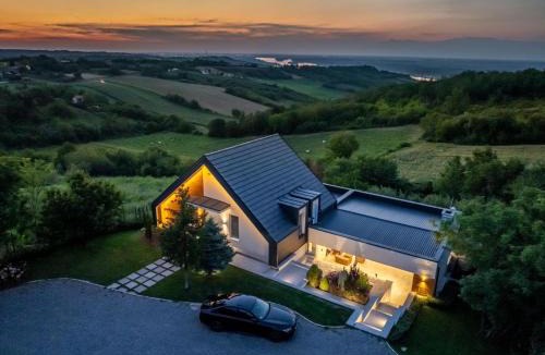 Sremska Mitrovica Villa | Riverside pool villa-Sremski Karlovci