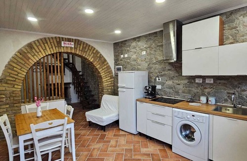 Lake Bracciano Apartment | Romantic House: the Lake Refuge (complete lakefront apartment)4bed+WC