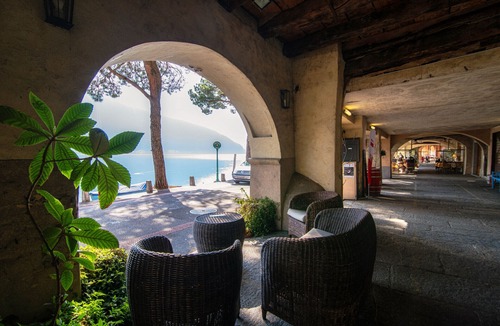 Morcote Apartment | Romantic lakefront loft in Morcote (Vaniglia)