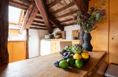 Dorsoduro Apartment | Romantico appartamento con terrazza in legno