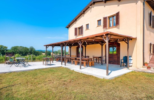 Montefalco Apartment | Room 'Cipriano' with Shared Garden, Wi-Fi and Air Conditioning