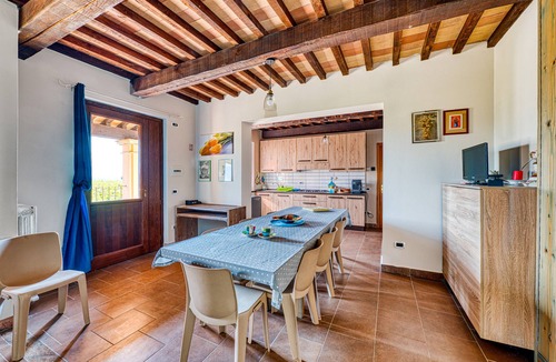 Montefalco Apartment | Room 'Esimio' with Shared Garden, Wi-Fi and Air Conditioning