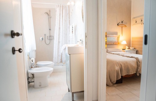 Collesalvetti Apartment | Room 'La Casina Di Parrana 1' with Shared Terrace, Shared Garden and Wi-Fi
