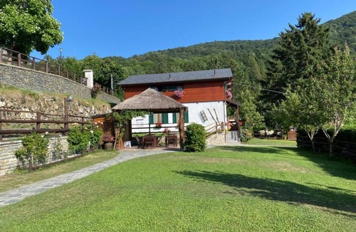 Santo Stefano dʼAveto Apartment | Room 'Soldanella' with Mountain View, Shared Pool and Wi-Fi