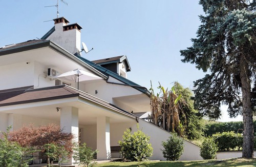 Gravellona Toce Apartment | Room 'Superior' with Shared Pool, Wi-Fi and Air Conditioning