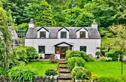 Arrochar Cottage | Rowantree Cottage - sleeps 11 guests in 5 bedrooms