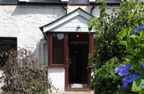 Arrochar Cottage | Rowantree Cottage - sleeps 11 guests in 5 bedrooms